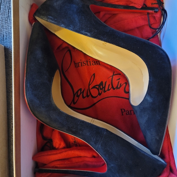 💯 Authentic Christian Louboutin Velour Pumps - Picture 2 of 12